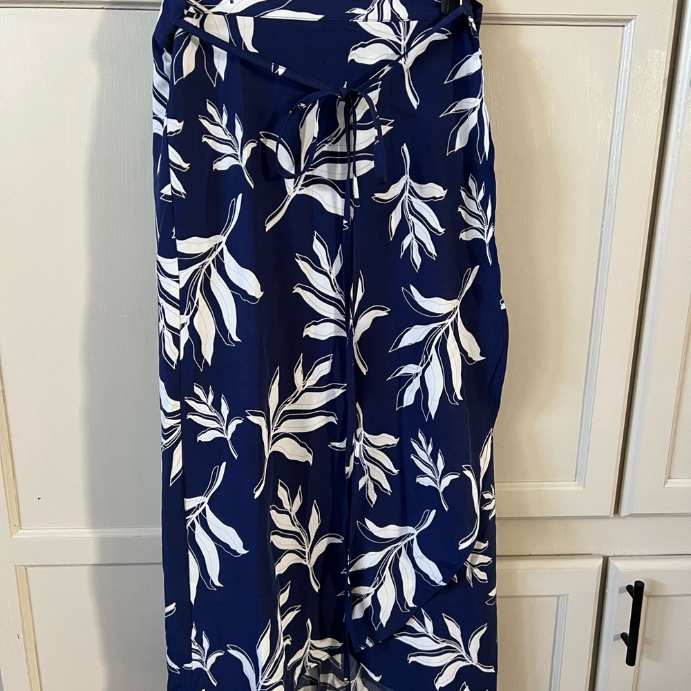 Summer &Rose Navy and White Leaf Print Skirt